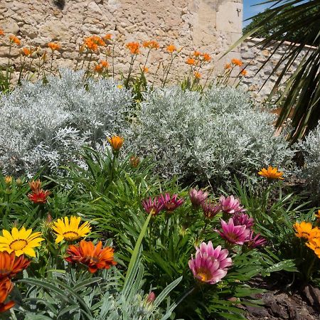 ホテルLe Logis Du Medoc Saint-Yzans-de-Médoc エクステリア 写真